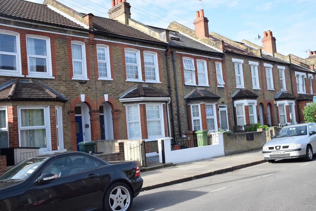 2 Bedroom Apartment, Fortescue Road * London