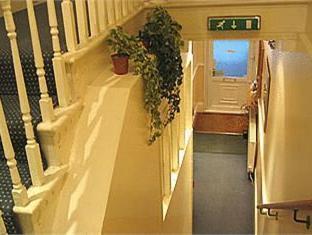 Oyo Abbey Hotel, Shepherd's Bush Market