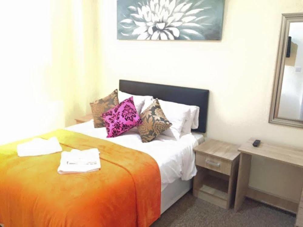 The Hub 3* London