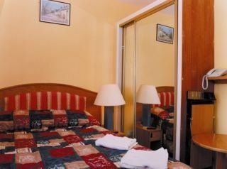 Tria Hotel