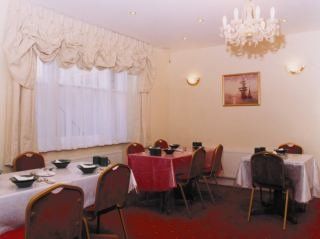 Tria 4* London