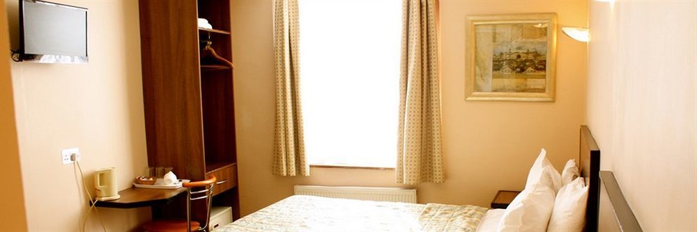 Hotel Elysee Hyde Park London