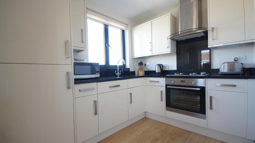 Apartment Crompton Court London