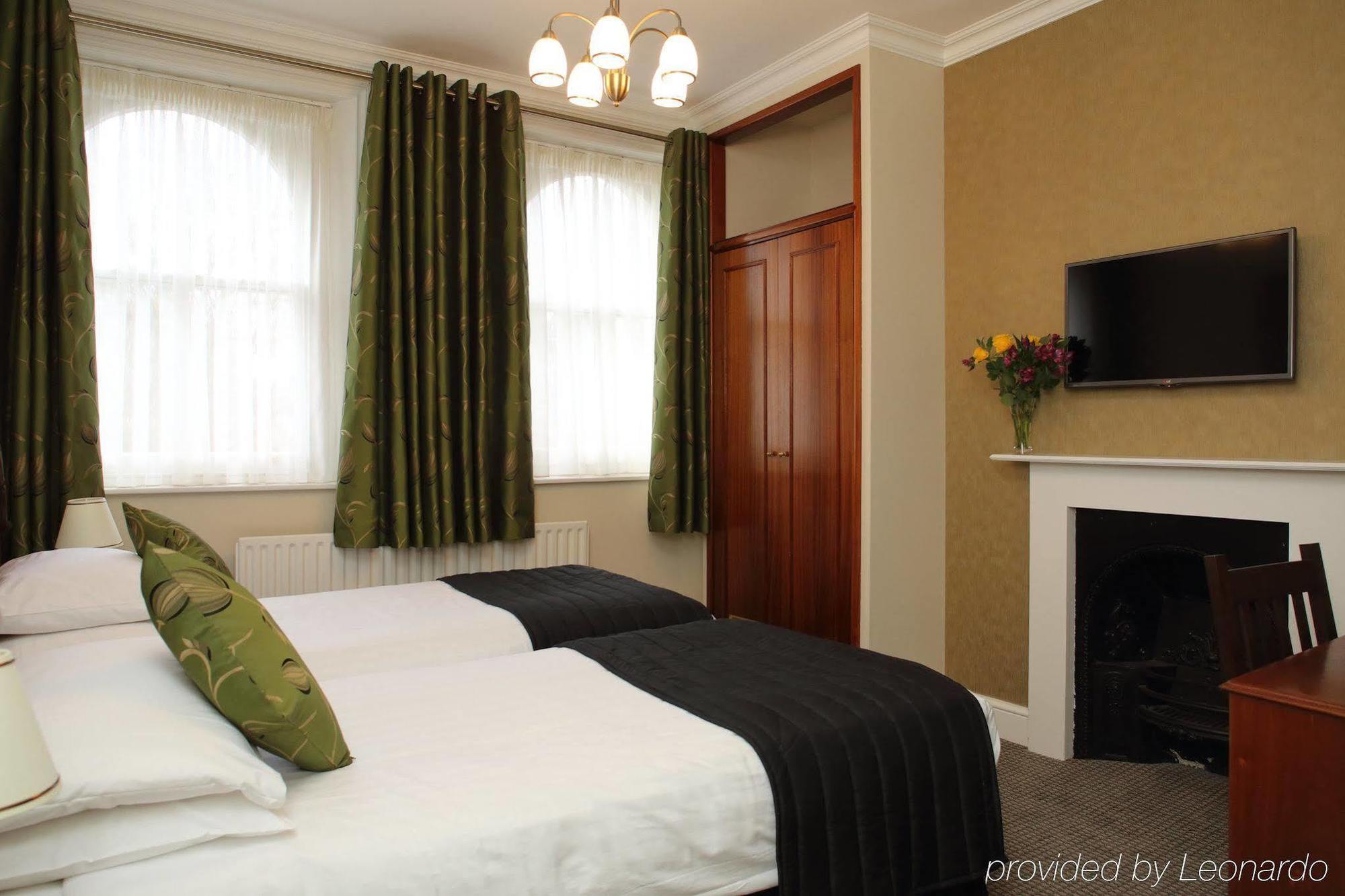 Hotel Kensington Gardens 2*