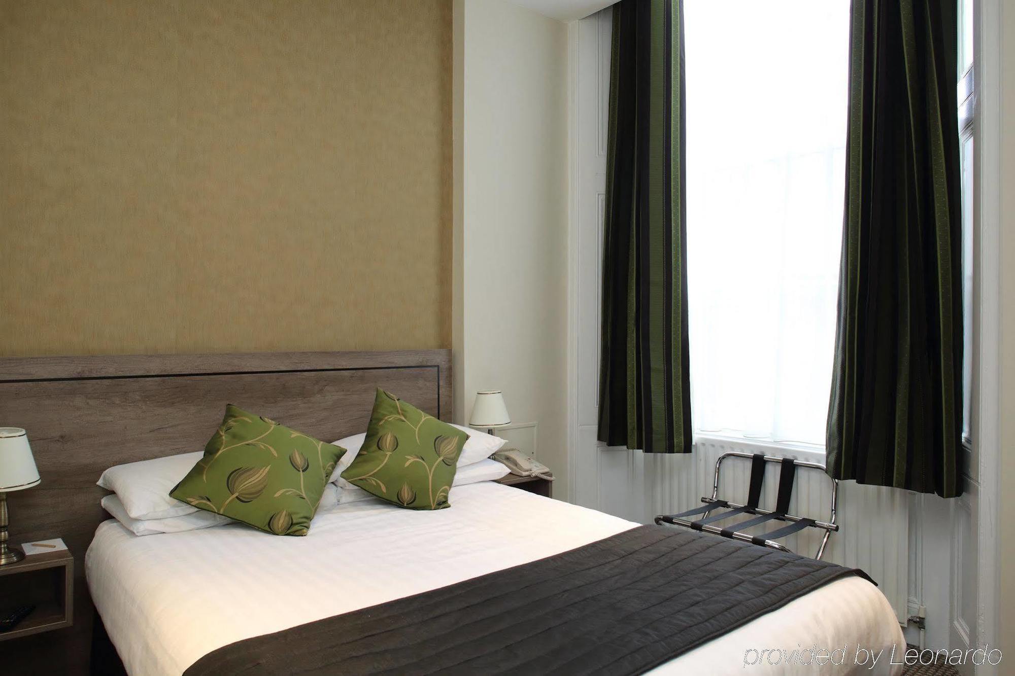 Kensington Gardens Hotel 2*