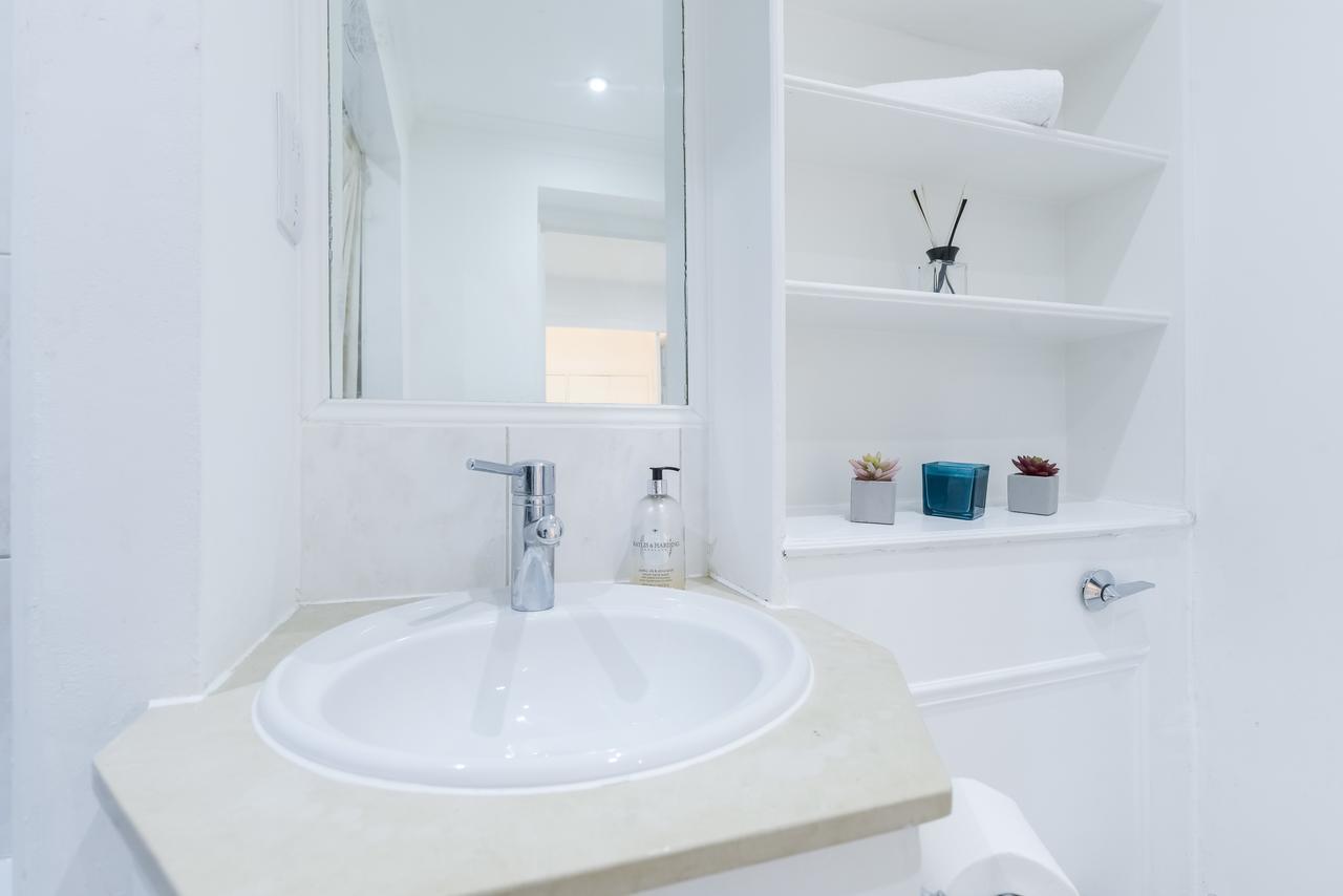 1 Bed South Kensington Apartment *