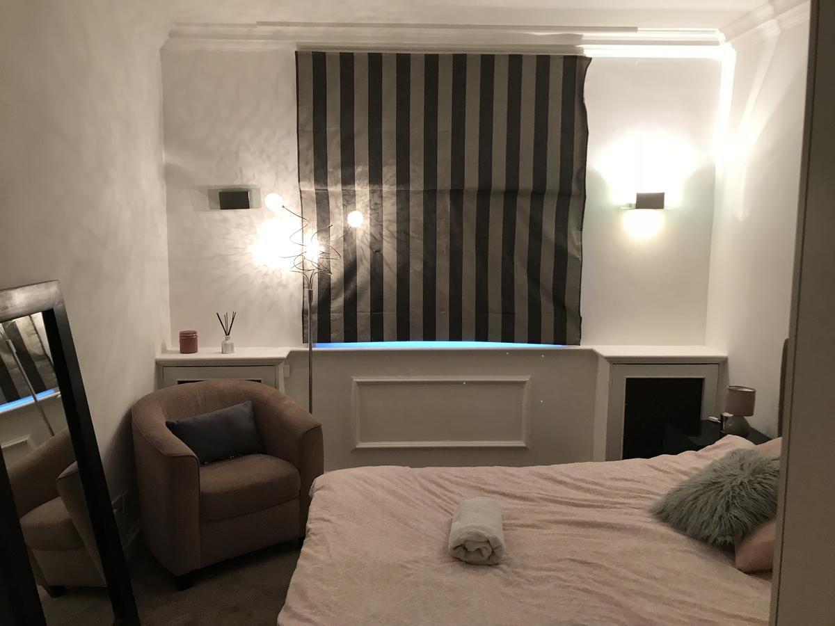 17 Brooks Mews Apartments Apartment