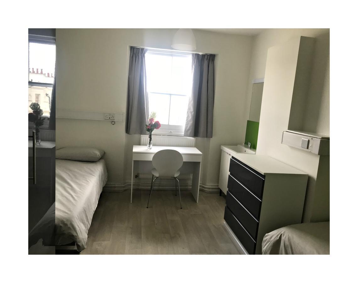 Hostel Leinster House London