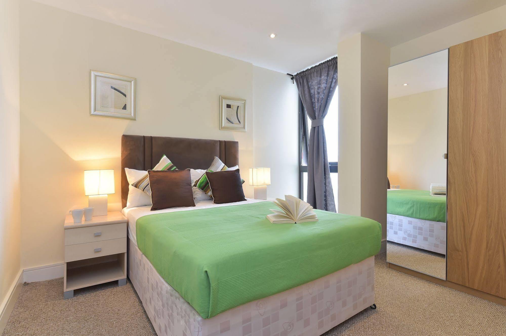 Beautiful 4-bedroom Flat In Bridge/borough! Apartamento