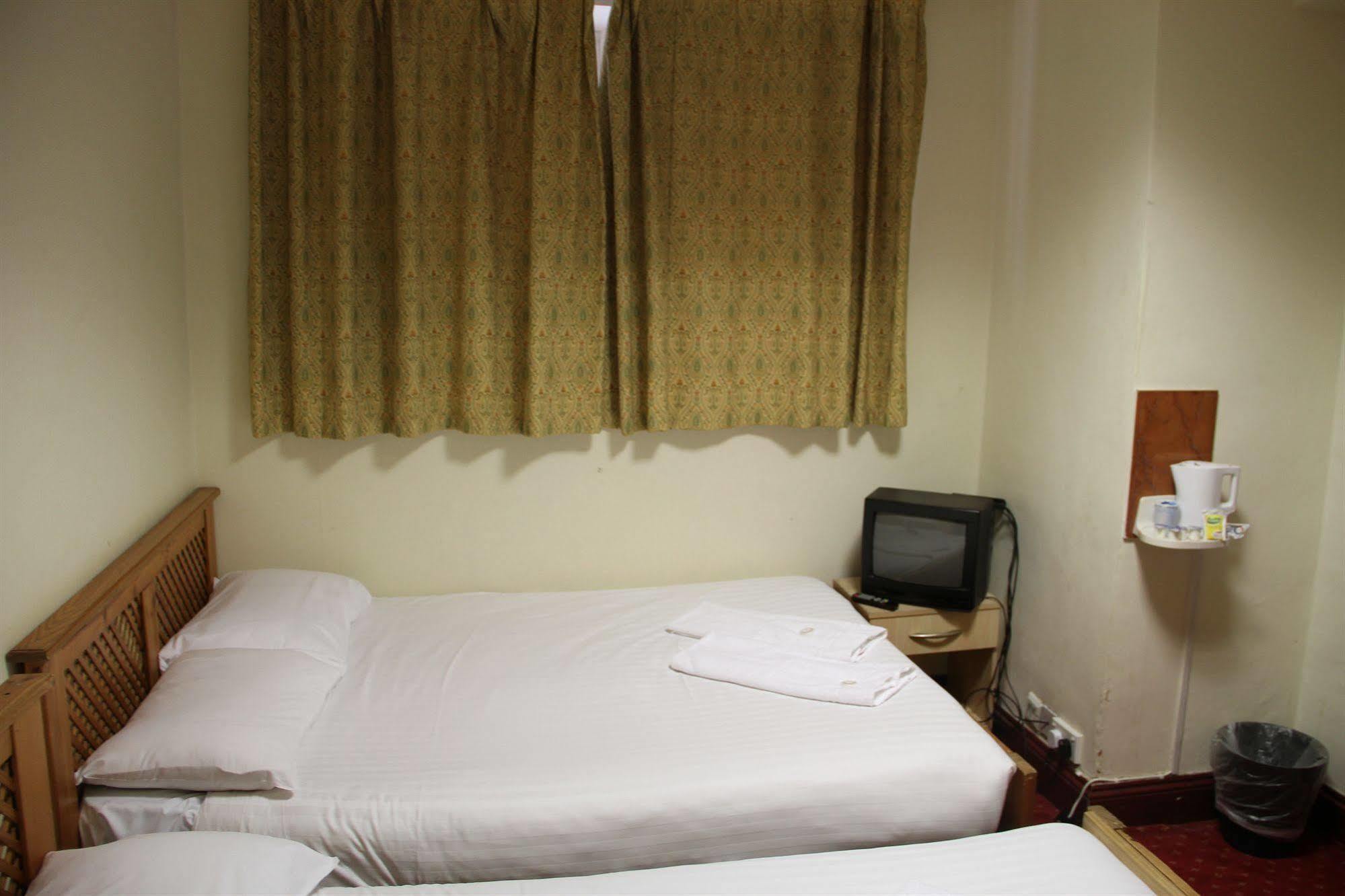 Olympia 3* London