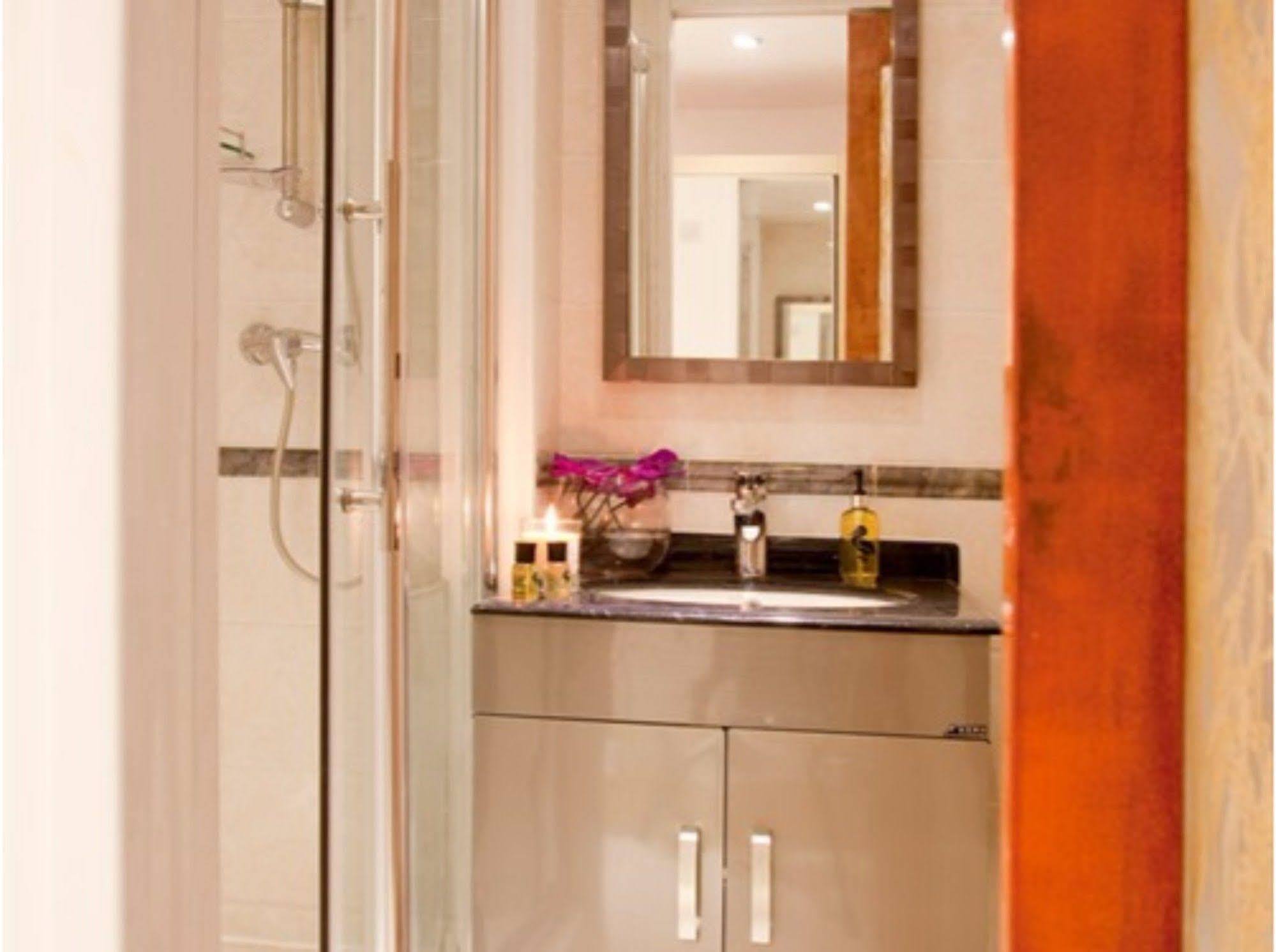 Russell Square 3*