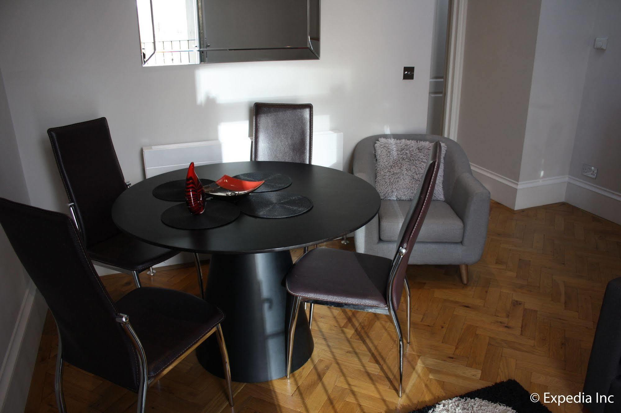 Barons Court Queens Club By Viridian Apartment London