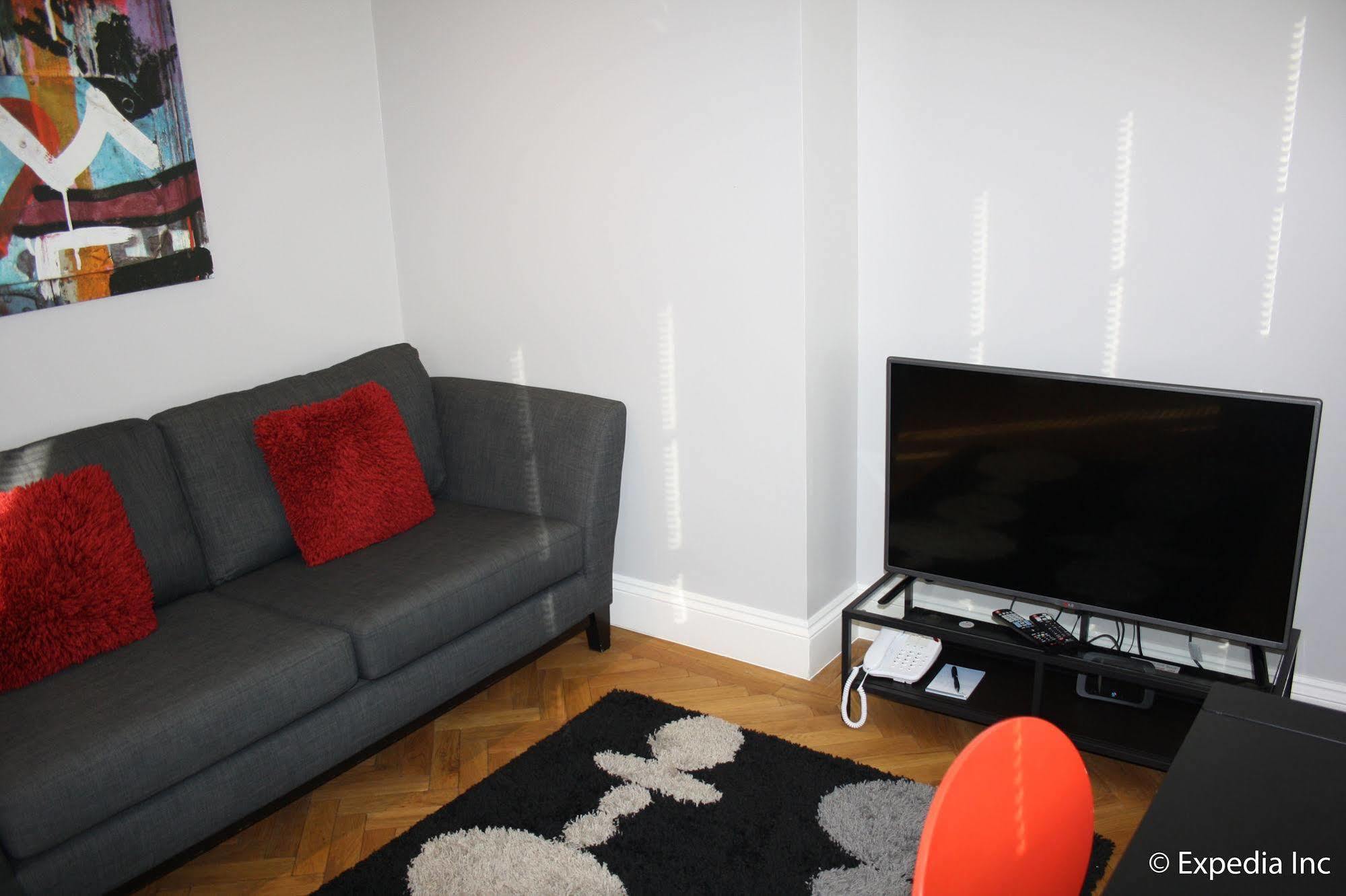 Barons Court Queens Club By Viridian Apartment