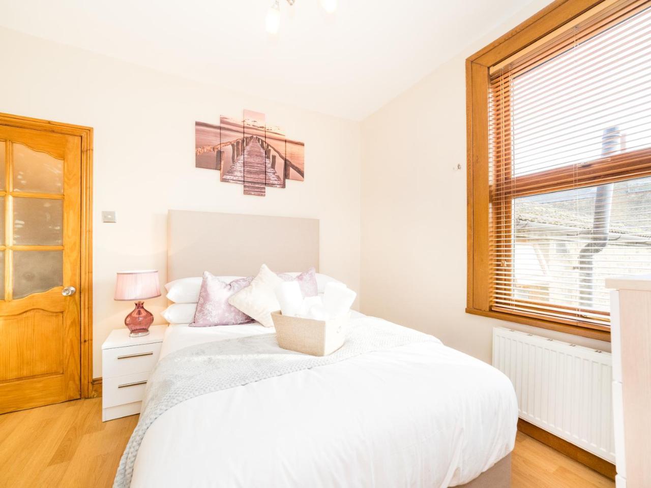 Lt The Gate House Holiday home London