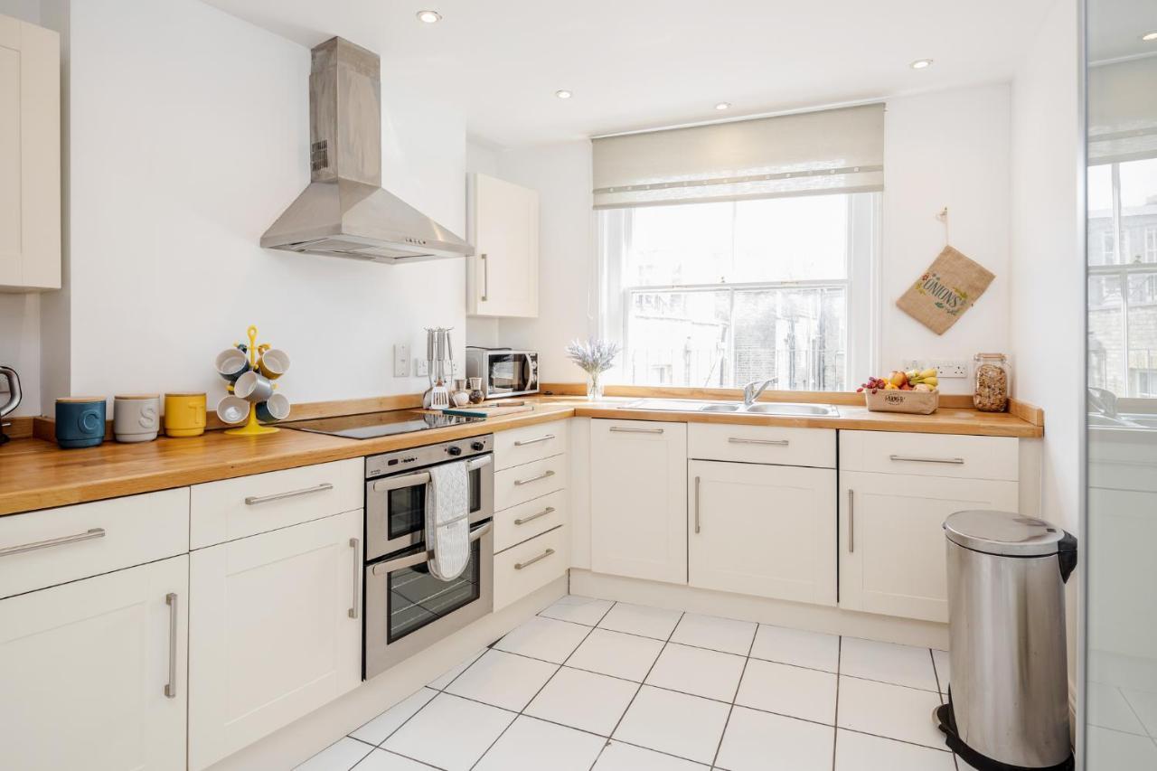 Apartment Great Mayfair Apartment,sleeps 6 London