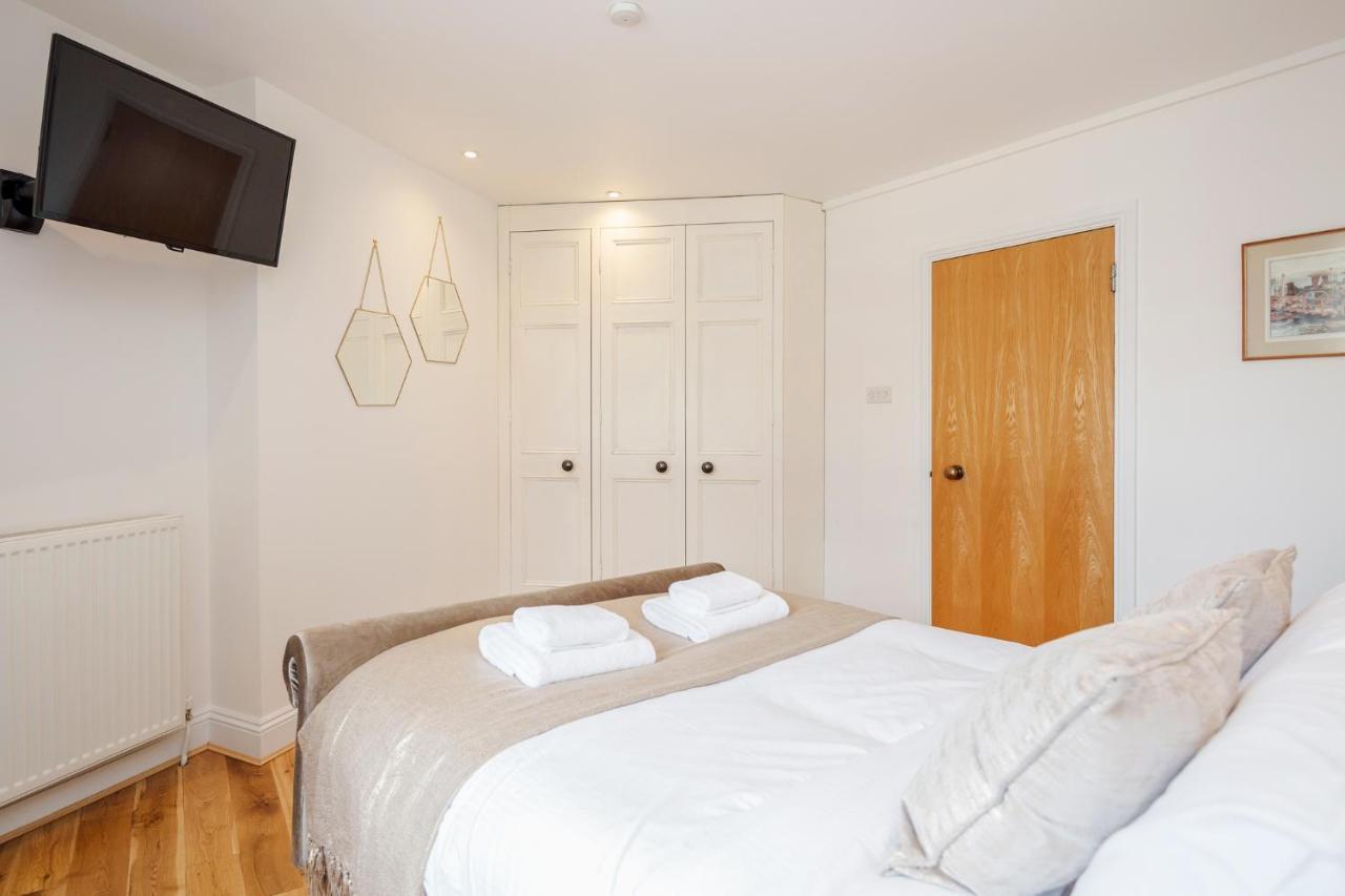 Apartment Great Mayfair Apartment,sleeps 6 London