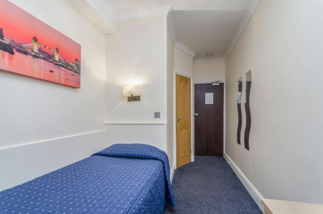 Hotel Aaraya Sussex Gardens 3*