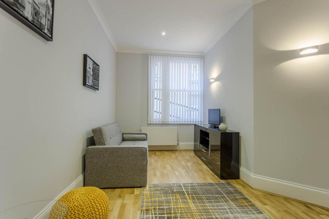 Cleveland Gardens Apartment *
