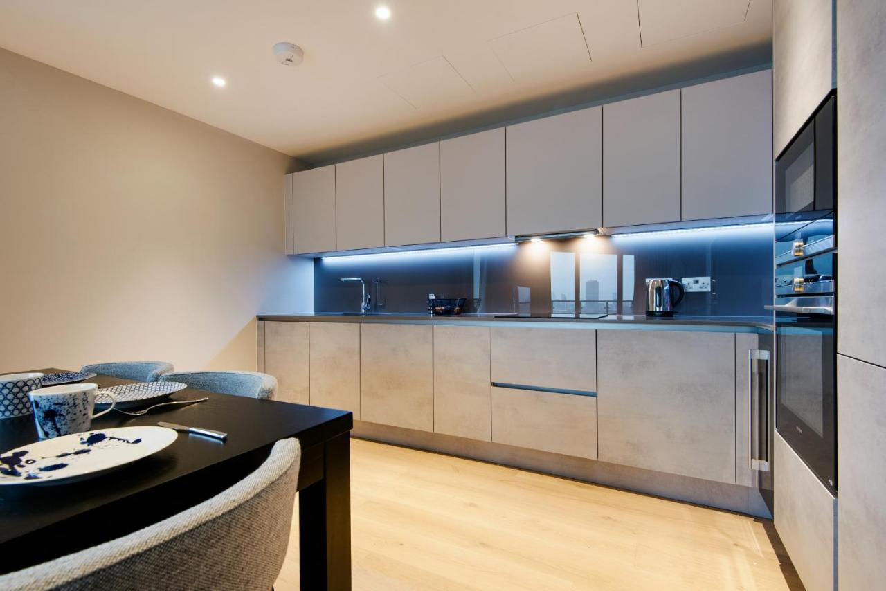 Deluxe Victoria Close To Buckingham Palace By Underthedoormat Apartment *