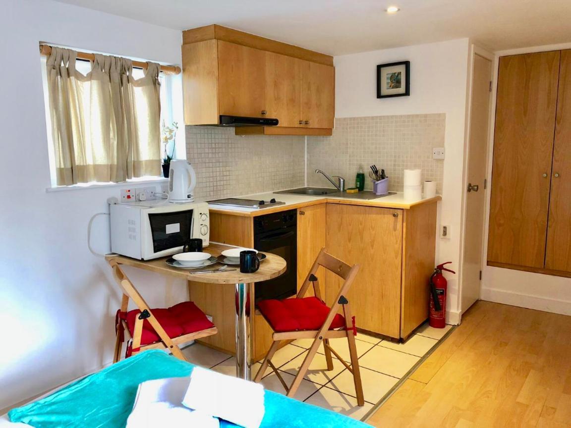 Apartment Hfs Studio Next To Hydepark L14 London