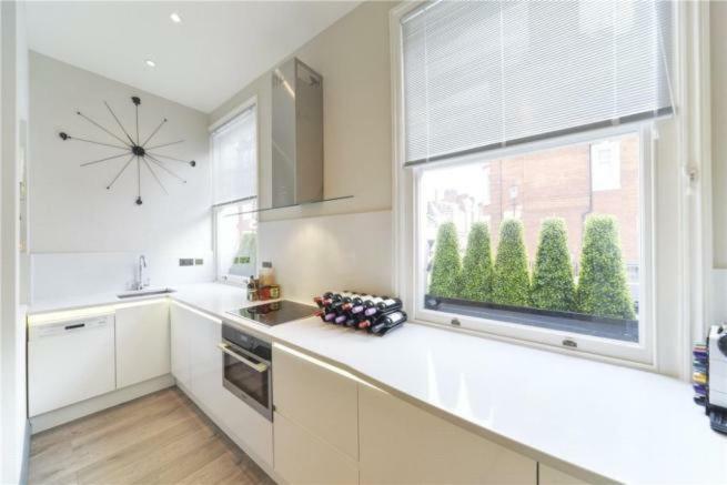Beautiful 1 Bedroom Ovington Square Apartment