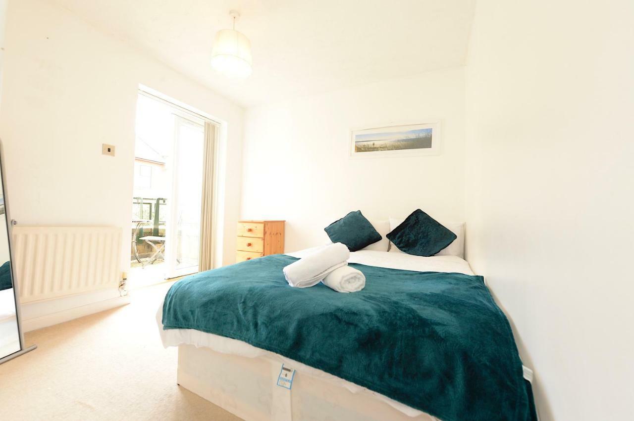 Apartment Excel Waterfront Apartments London