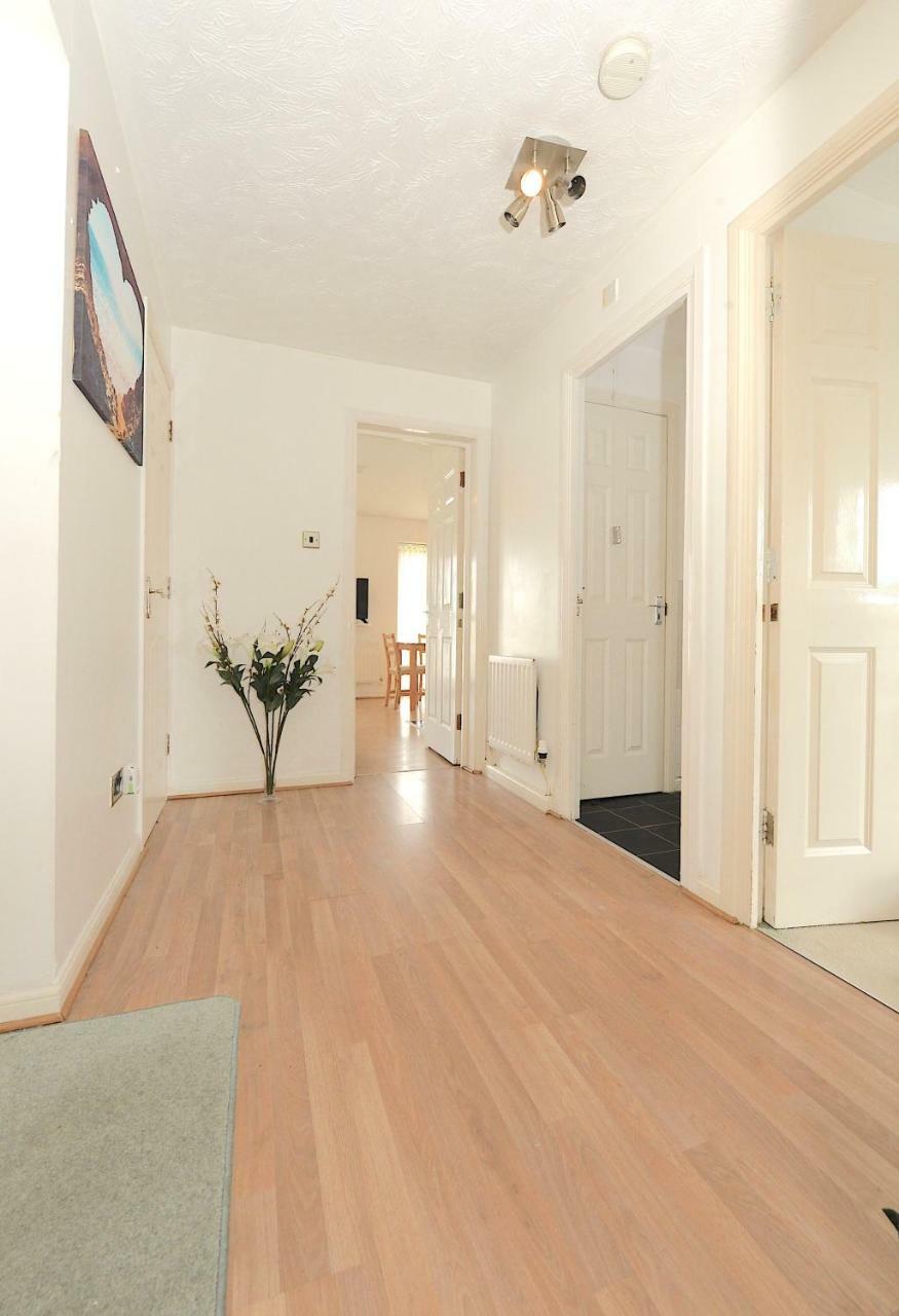 Excel Waterfront Apartments Apartment