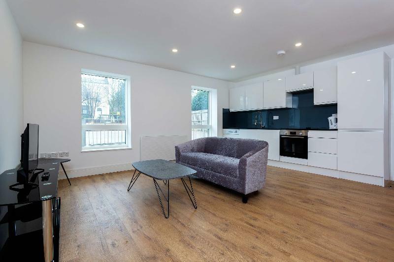Hotel Oyo 136 Kings Ave New Builds 3*