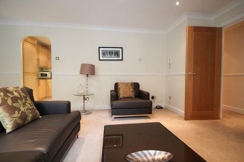 One Bed Serviced Near Millenium Bridge London