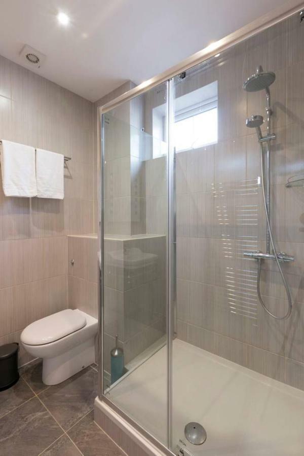 Inn Spacious King Bed Near Denmark Hill Station London
