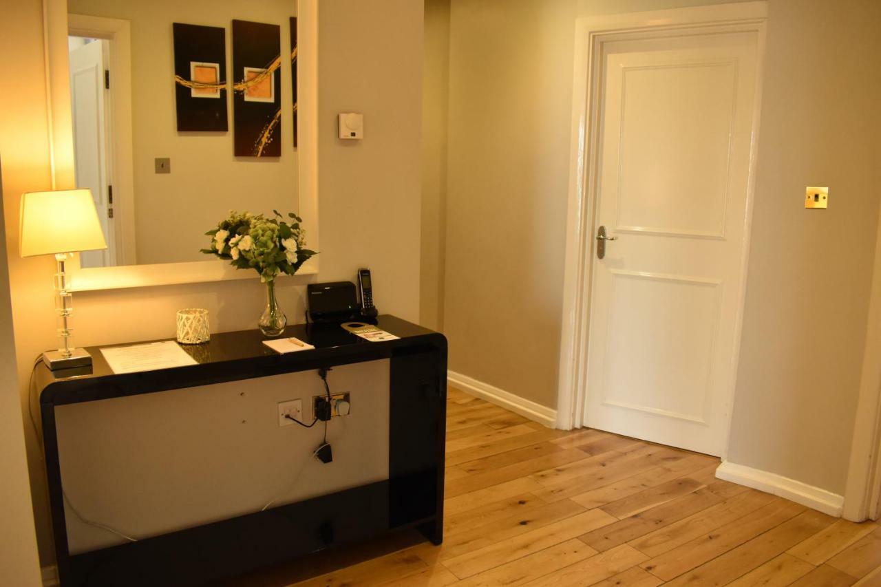Lr - Battersea Park Apartment