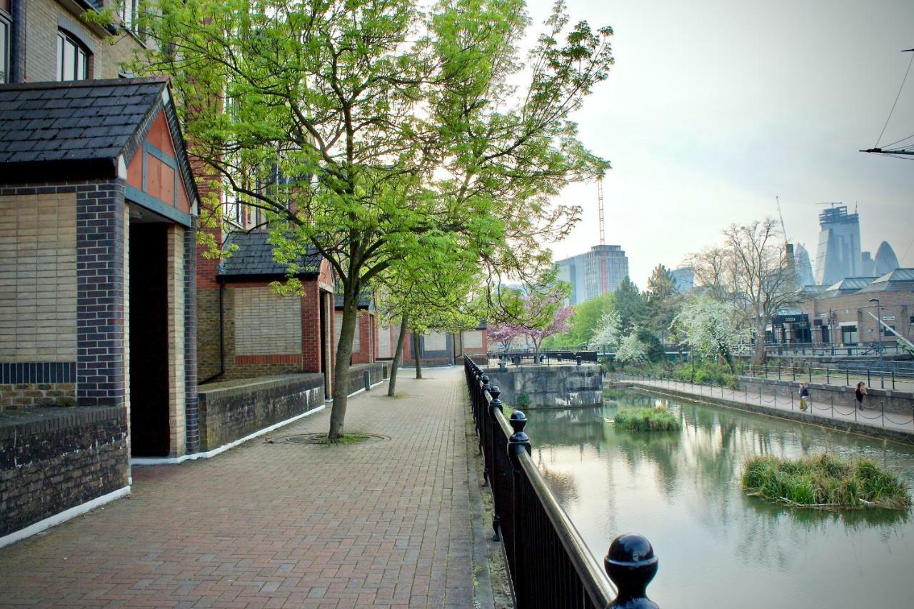 Apartment Tobacco Dock Studio *