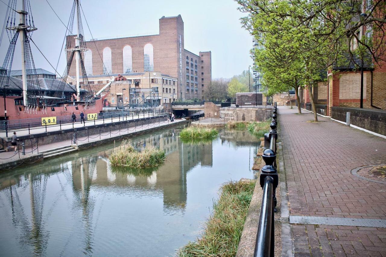Apartment Tobacco Dock Studio London