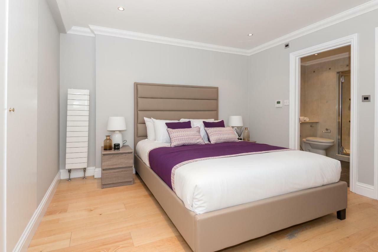 One Bedroom Hyde Park Apartment *