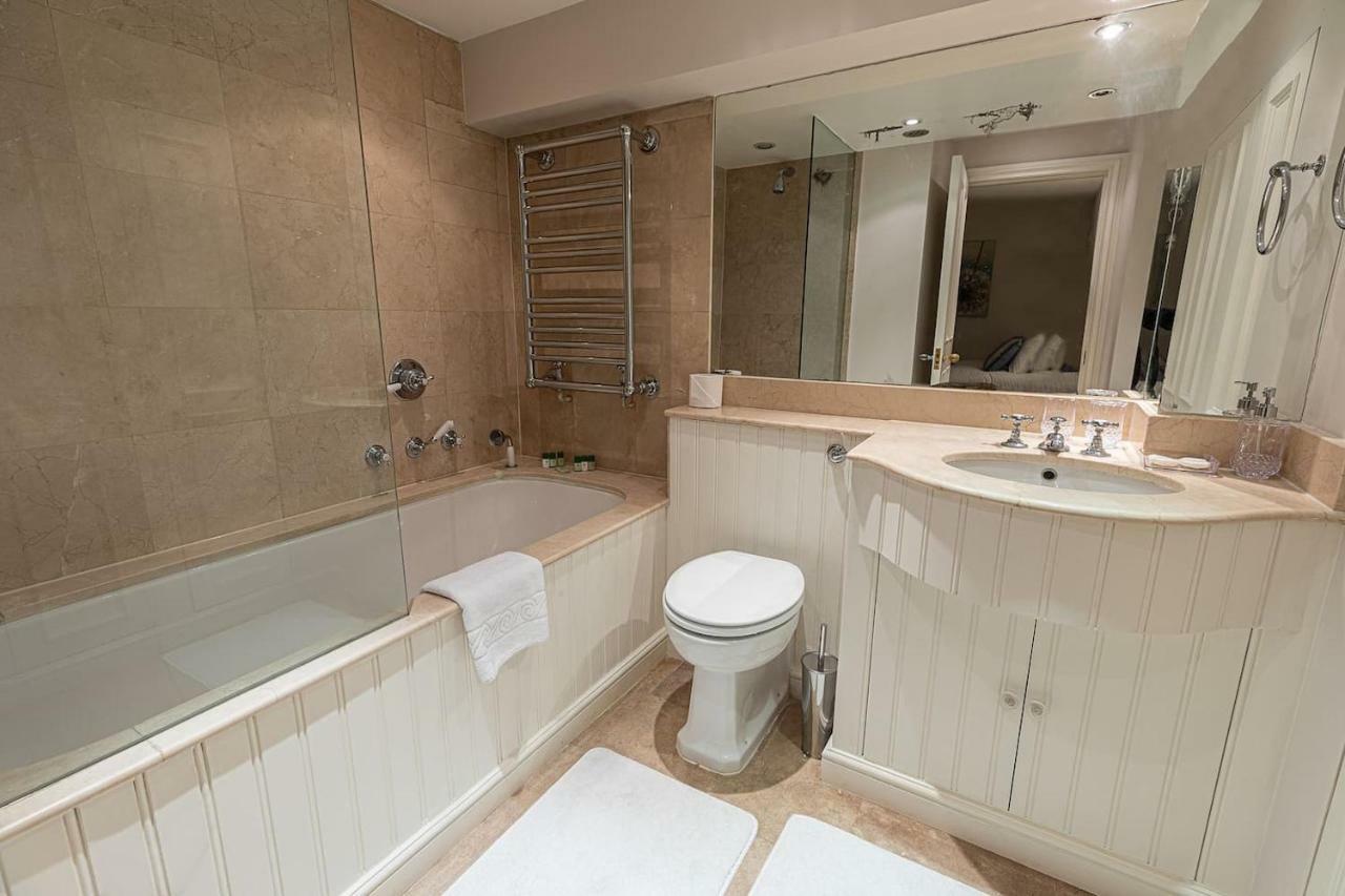 Joivy Stunning 6-bed House Near Harrods In Knightsbridge Holiday home London