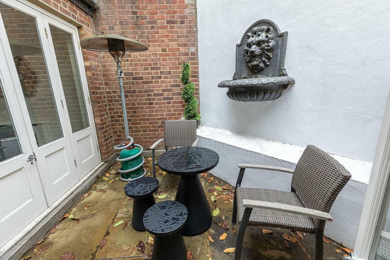 Holiday home Joivy Stunning 6-bed House Near Harrods In Knightsbridge *