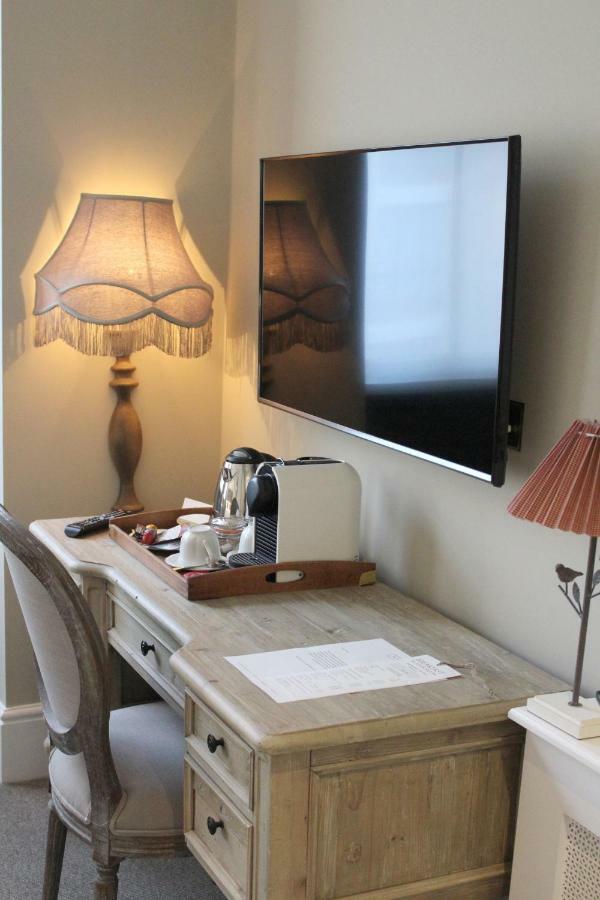 The Hayden Pub & 4*