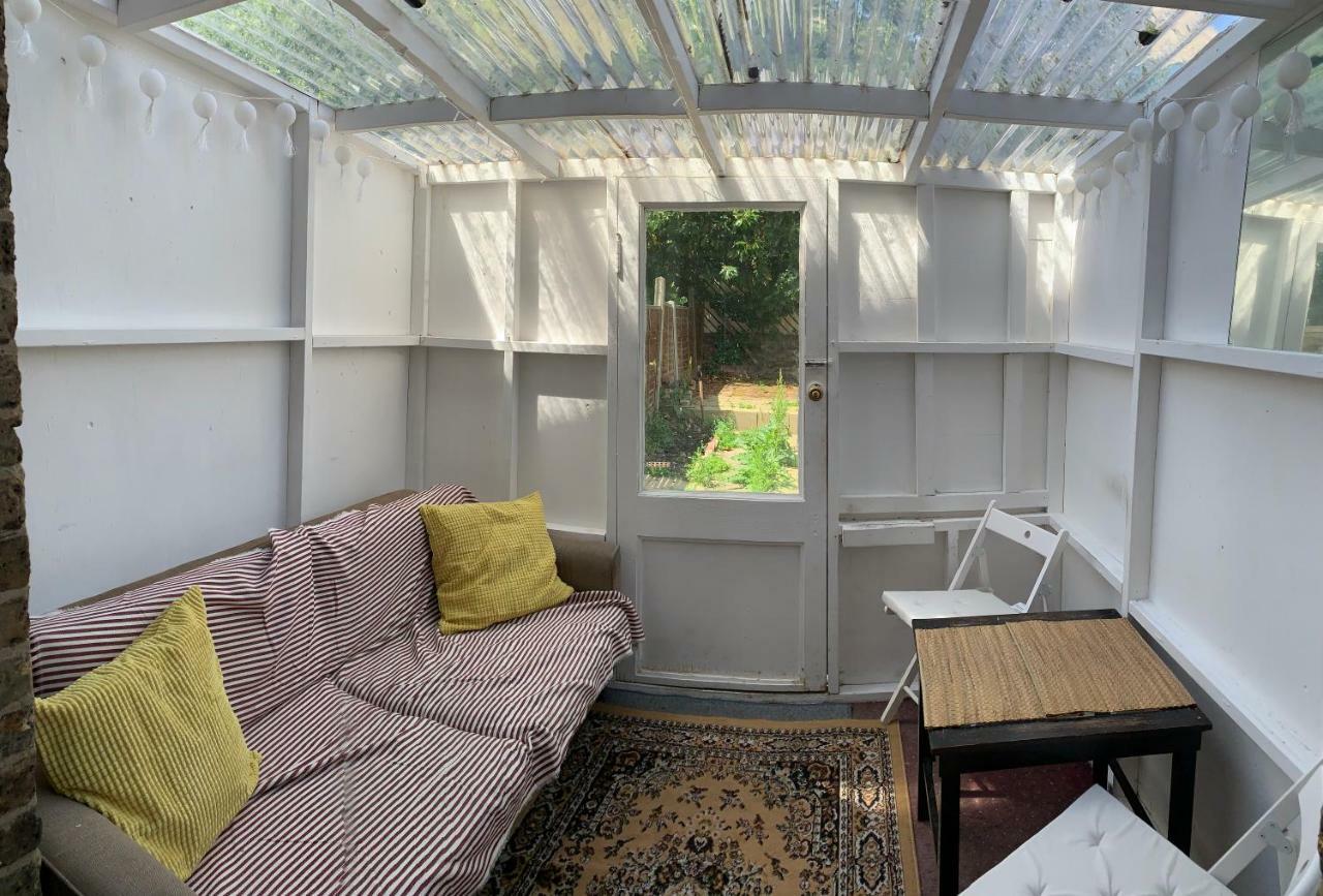 White House Walthamstow Bed & Breakfast *
