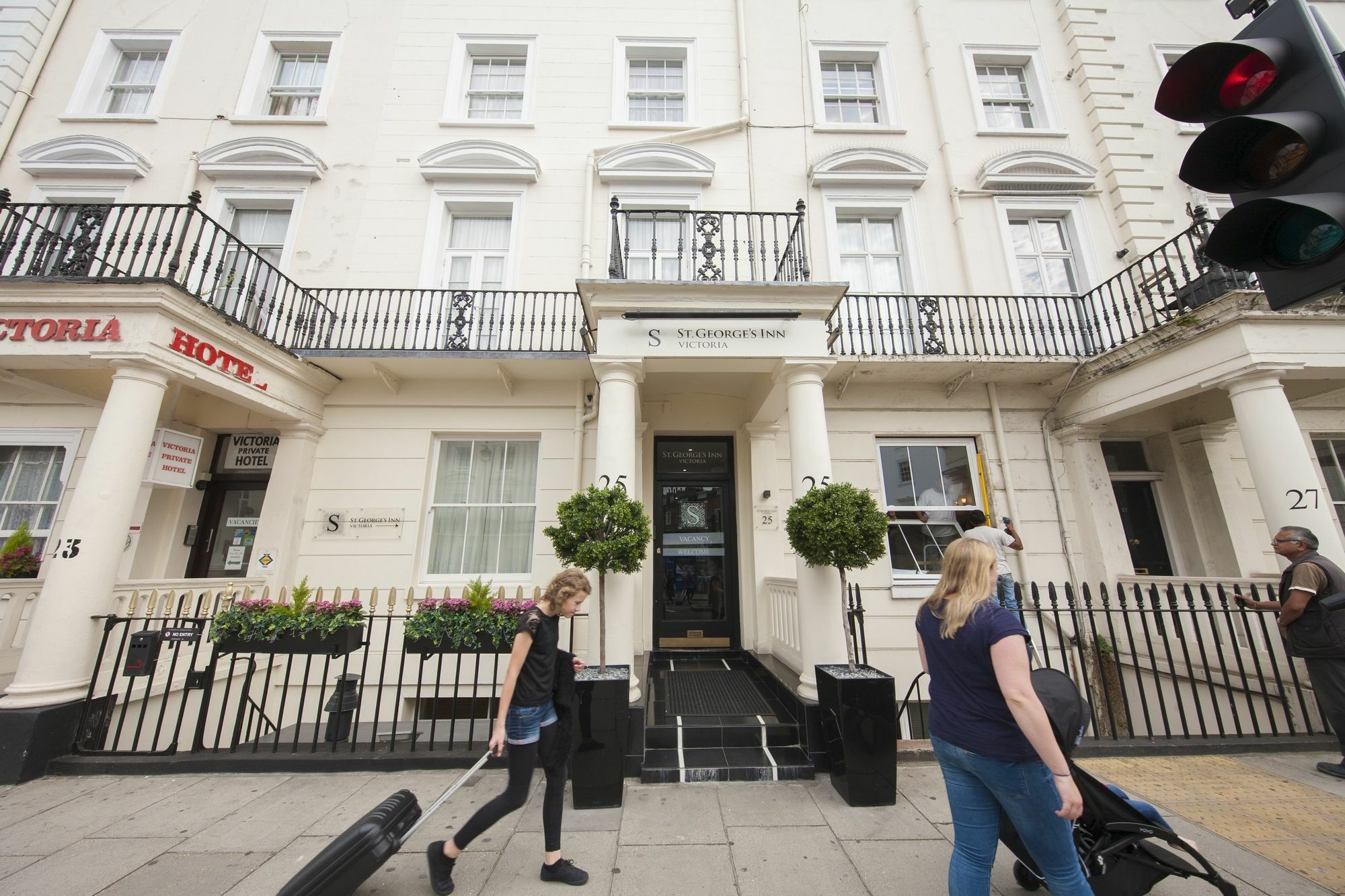 Hotel St George's Victoria 3*