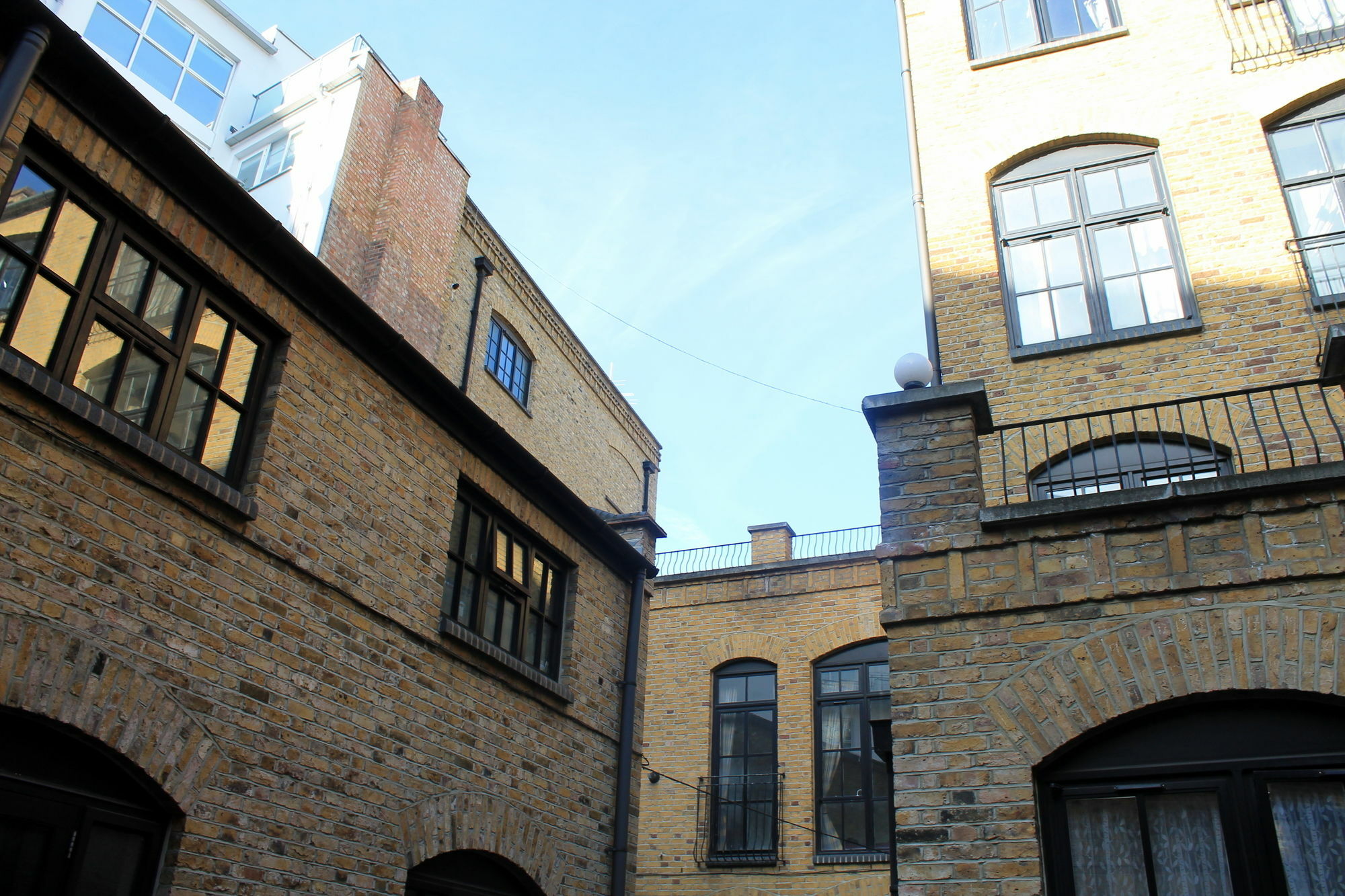Acorn Of - Crawford House Apartment London