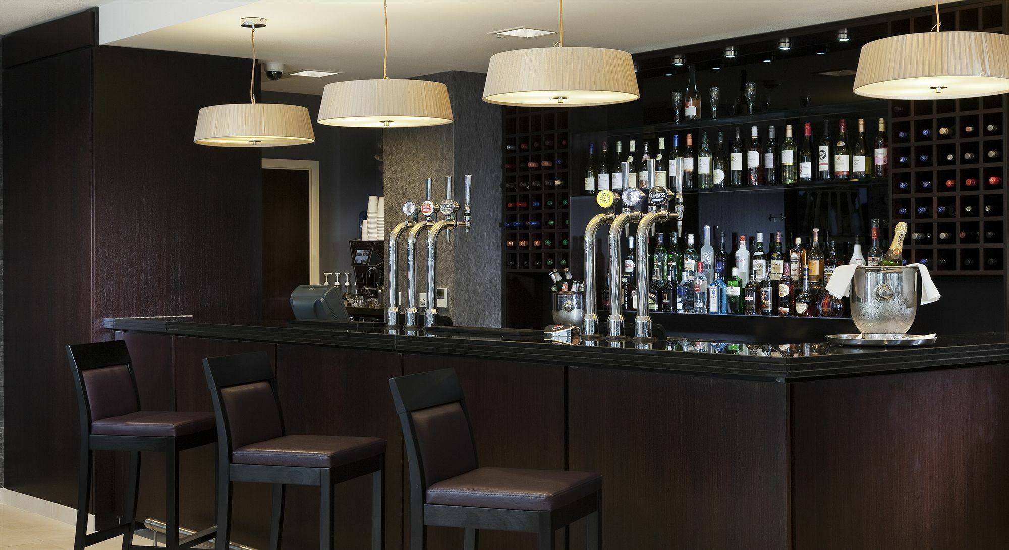 Hotel Commercial Road 4*