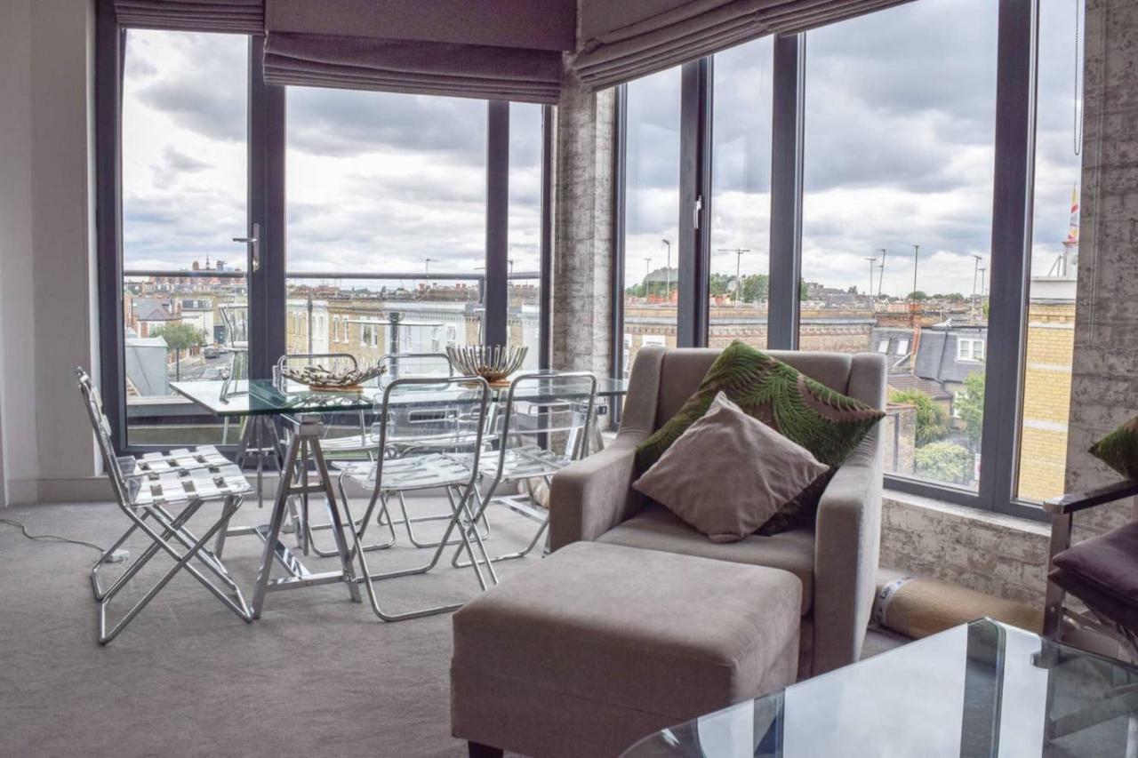 Apartment Luxurious With Balcony London
