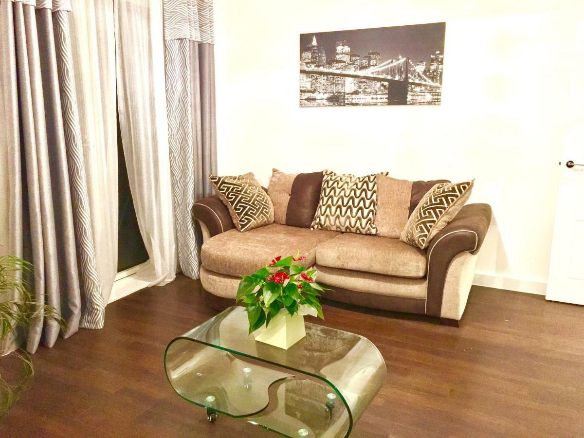Apartment 2-bedrooms Apartment, Lounge, Balcony London