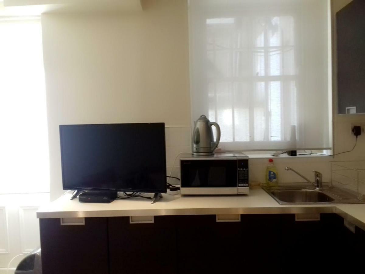 Lovely 1 Bed In Earls Court Apartment *