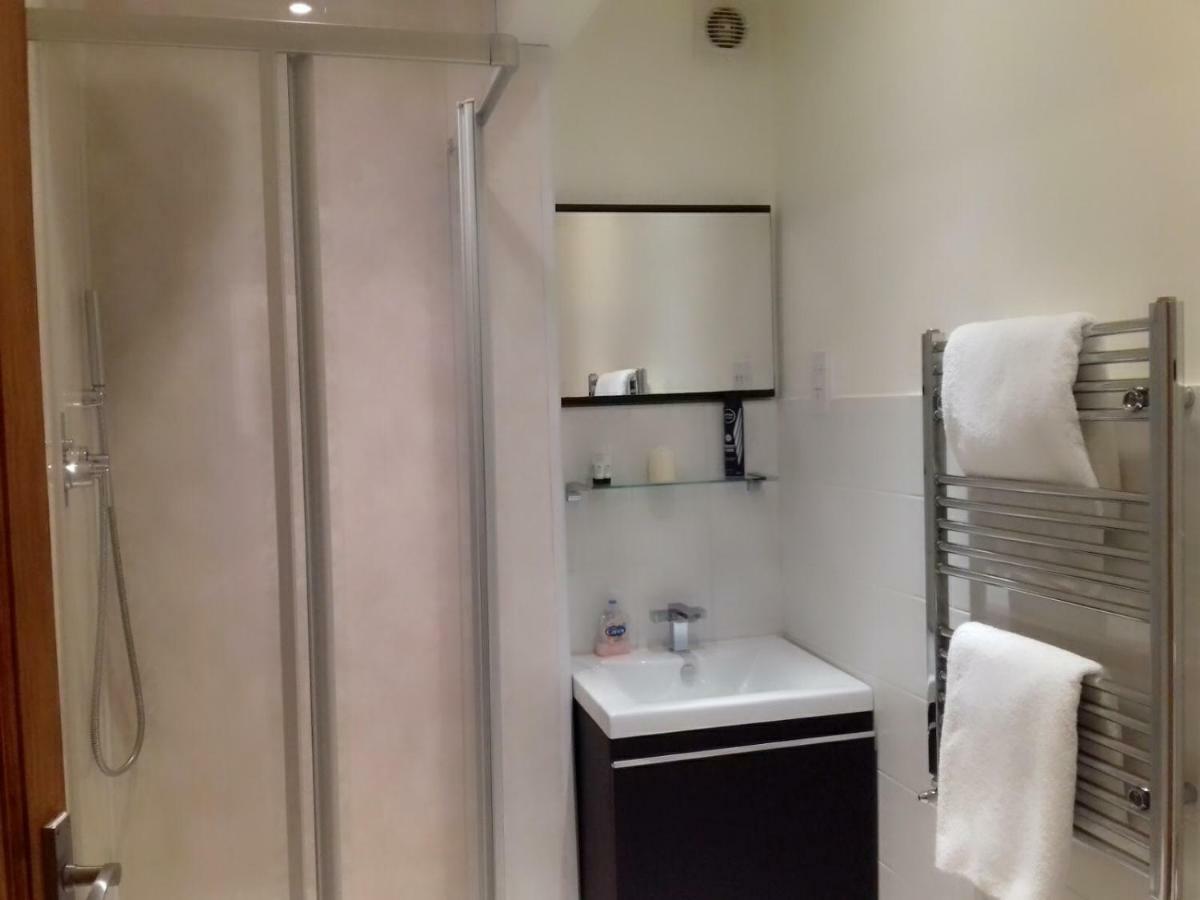 Lovely 1 Bed In Earls Court Apartment *