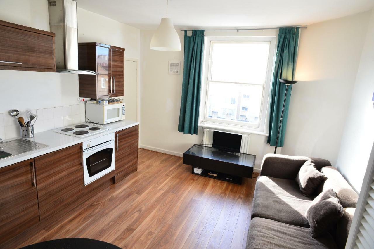 Near Hyde Park Sleeps 4 Apartment London