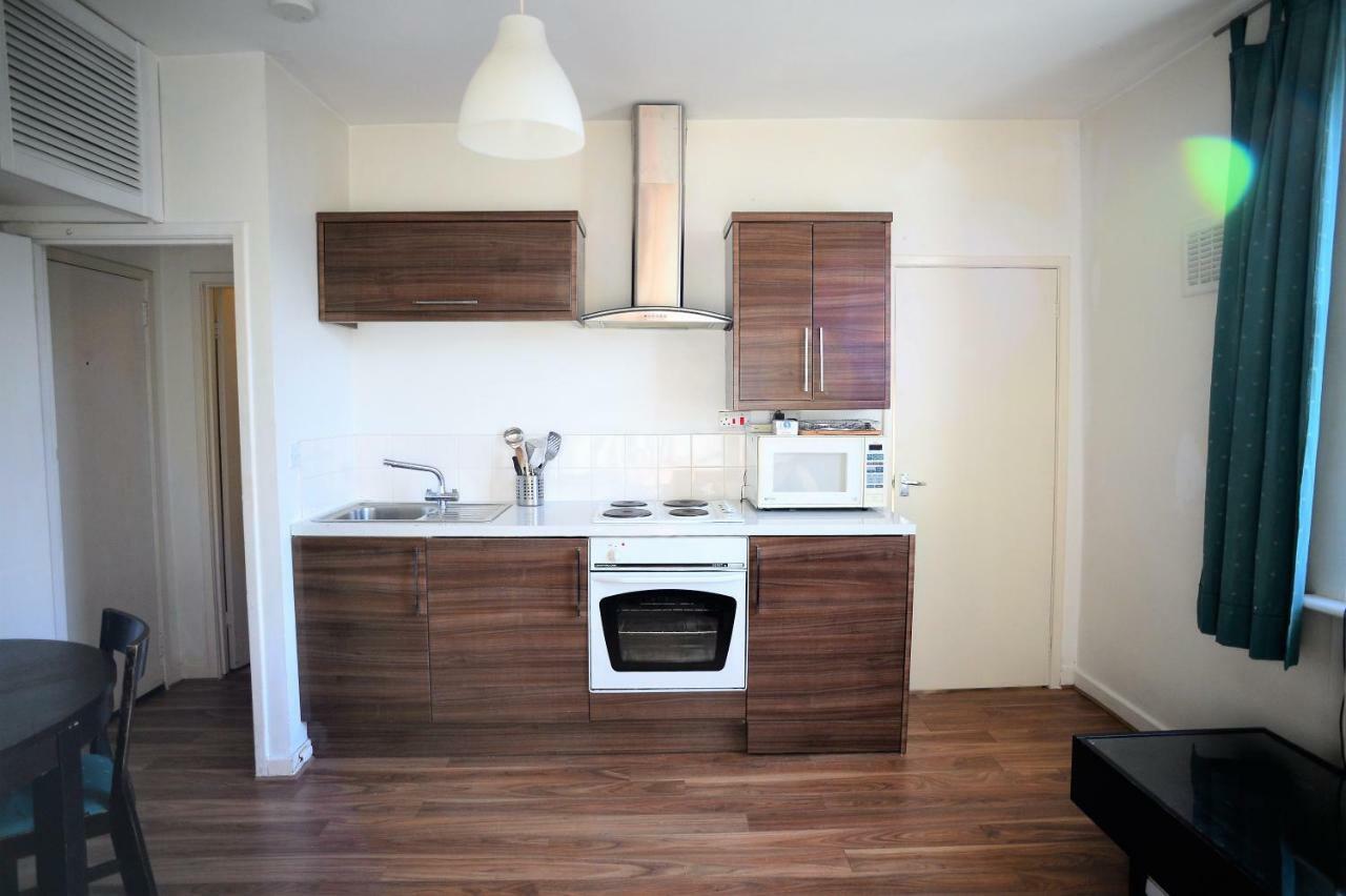 Near Hyde Park Sleeps 4 Apartment London