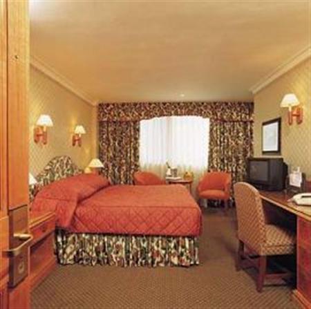 Thistle Selfridge Hotel London