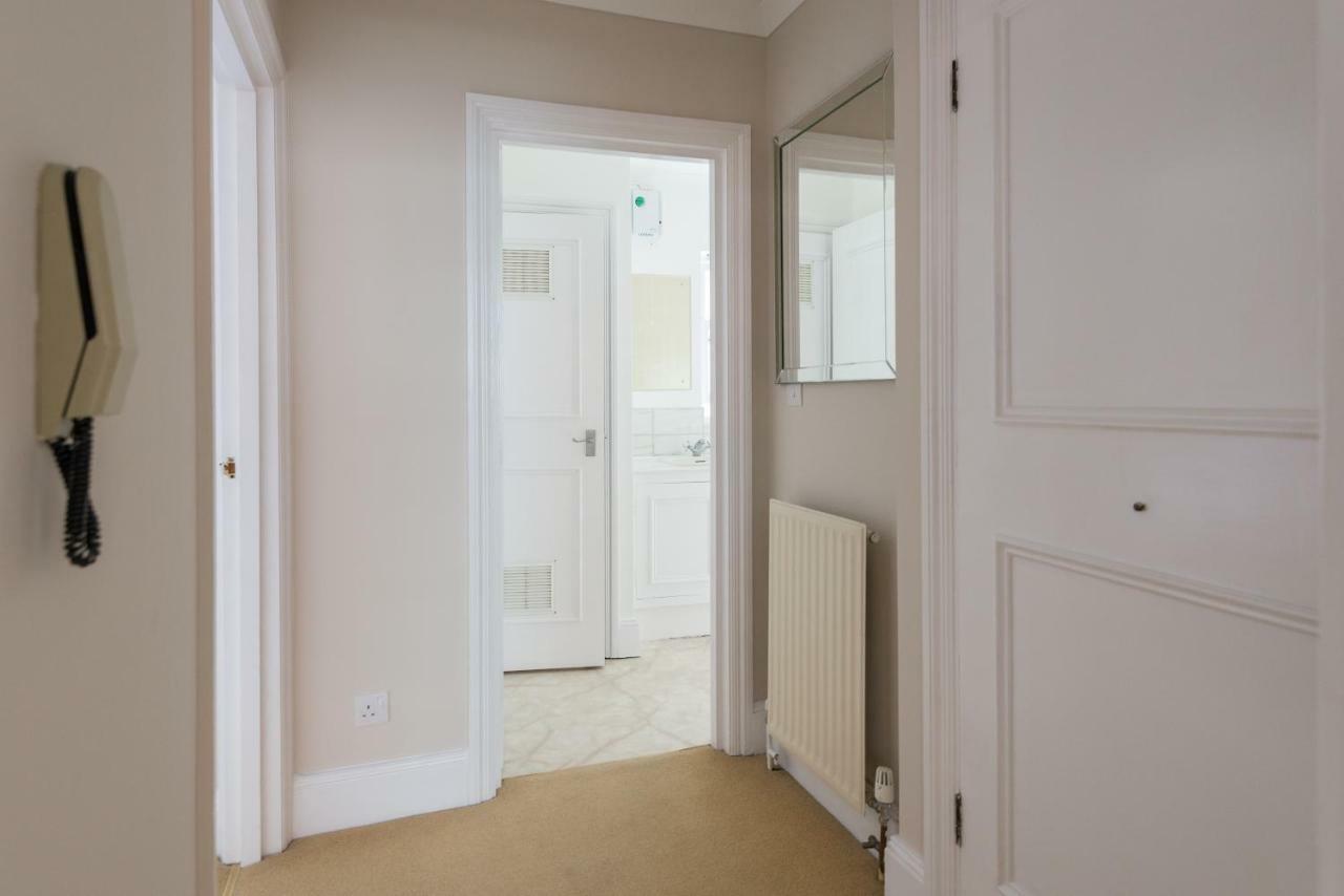 One Bedroom High Street Kensington * London