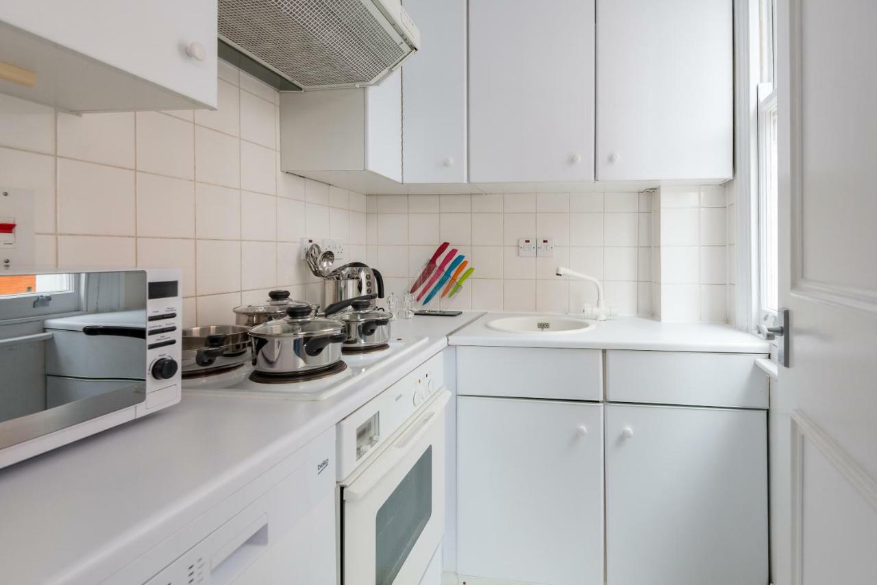 One Bedroom High Street Kensington Apartment *